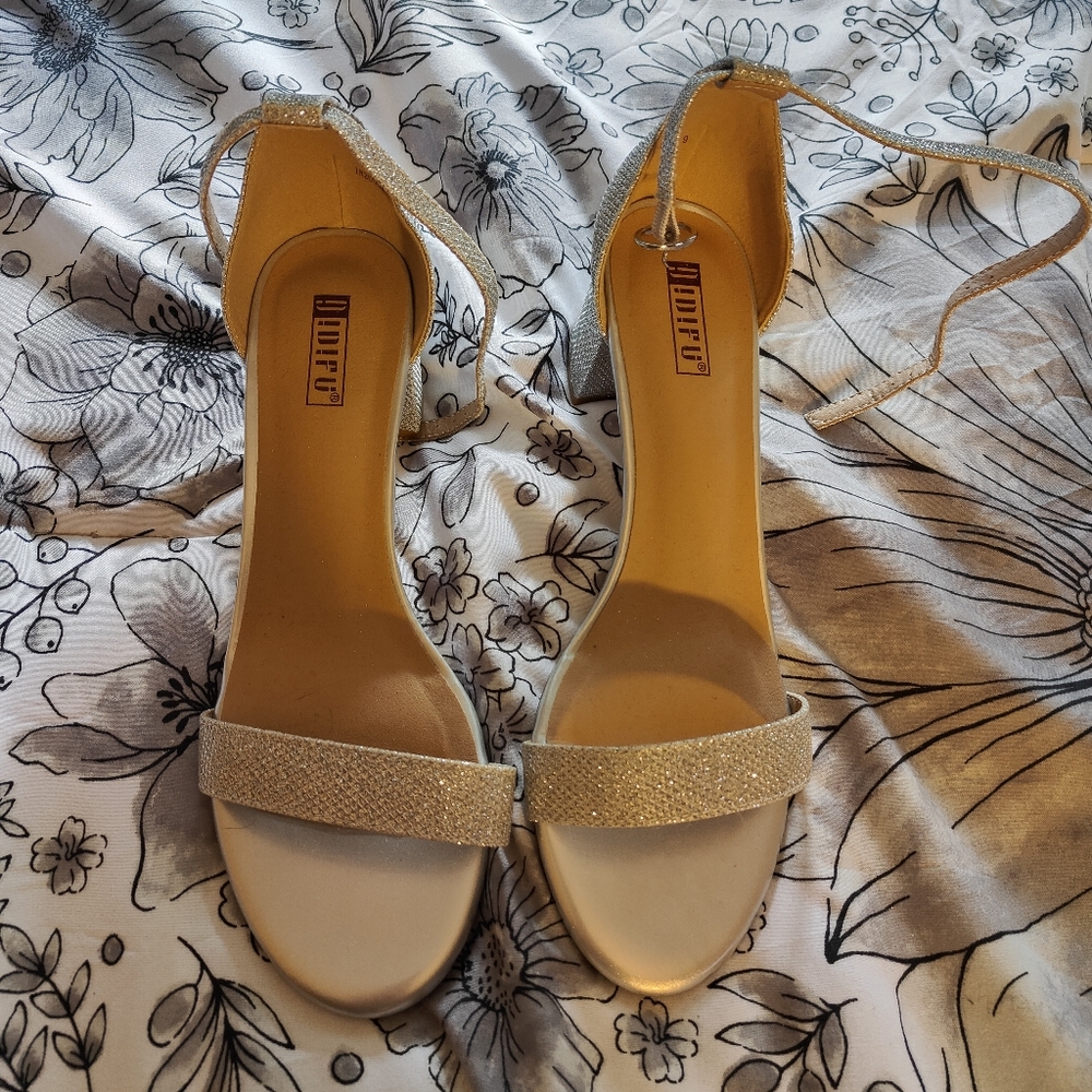 Women's Silver Wedges Size 9 Special Events